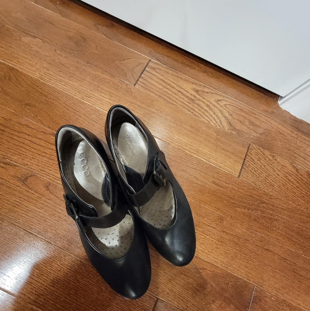 ECCO Black Leather Shoes